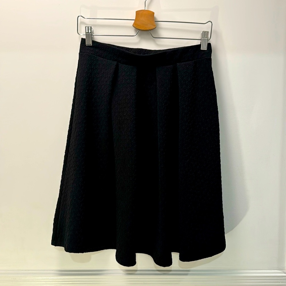 Black textured full skirt